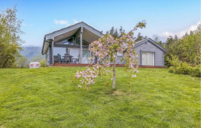 Beautiful Home In Tørvikbygd With Wifi